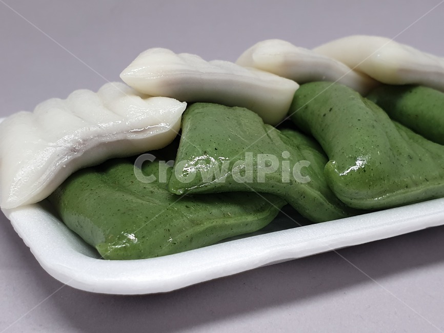 떡,절편,쑥떡,송편,tteok,ricecake,고유음식,스티로품,포장,군것질,food,먹는거,먹는것,한국전통,전통,명절,사물,오브젝트,object,음식,한국음식,명절음식,전통음식,식사대용,간식,디저트,후식,음식,식재료,요리,food,cook,meal,dishes,food reserves