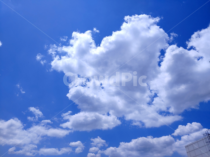 구름,하늘,맑은날,청명한,뭉게구름,자연,대기,공기,해맑은,sky,clean,기상,weather,날씨,asunnyday,cloud,푸른하늘,파란하늘,드높은,블루,파랑색,blue