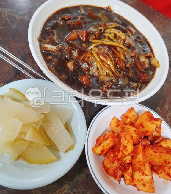 짜장면,짜장,중식,중화요리,깍두기,김치,무김치,절인무,단무지,음식,면,면요리,요리,식사,식재료,dish,food,meal,cook