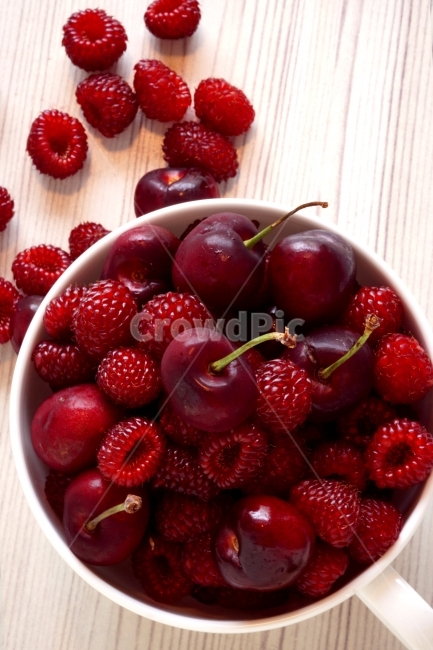 산딸기,체리,과일,열매,라즈베리,berry,베리,빨간,딸기,음식,맛,맛있는,붉은,식품,달콤한,익은,접시,그릇,담겨있다,음식,식재료,요리,food,cook,meal,dishes,food reserves,과일,열매,fruit,연출,컨셉,콘셉,direction,concept