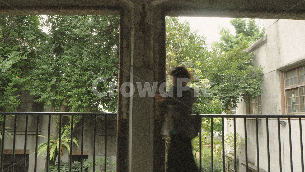 사람,난간,인간,person,moving,step,railing