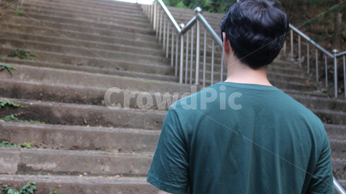 handrail,난간,banister,railing,person,사람,human,인간,남자,man,뒷모습,계단,stairs,역경,힘듦,성인,인물,남성