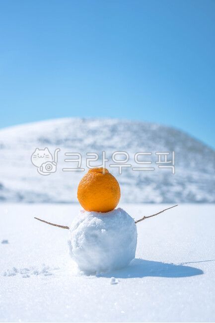 sky,snowman,nature,fruit,winter,jeju island,jejuisland,cute,orange,hill,mountain,outdoors,white,blue,snow,jeju,hallasan,hallabong