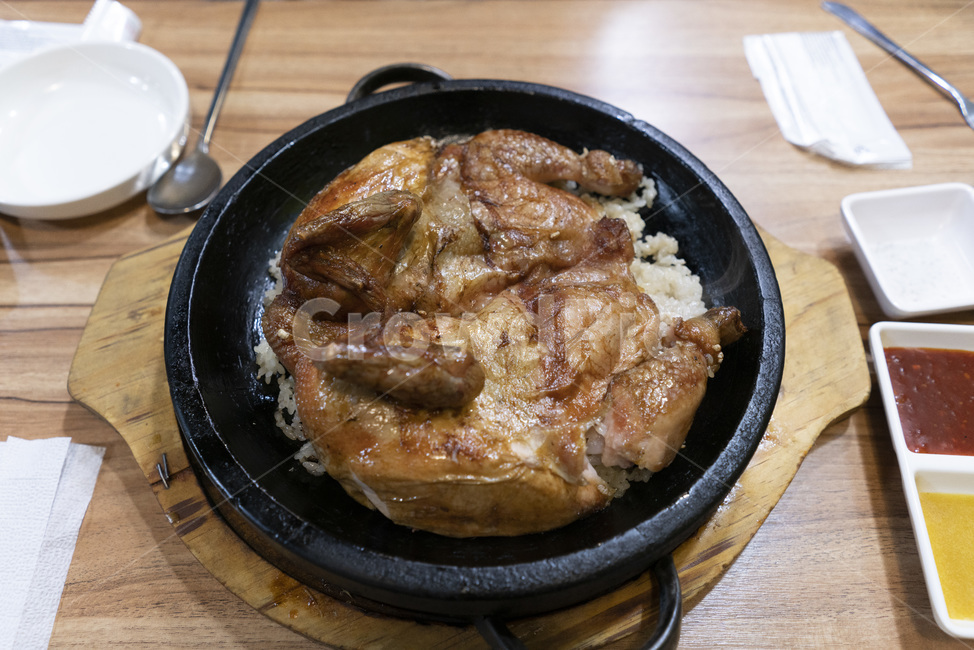닭,전기구이,전기구이통닭,전기구이치킨,전기구이닭,장작구이,닭요리,치킨,통닭,장작구이통닭,음식,식재료,요리,food,cook,meal,dishes,food reserves