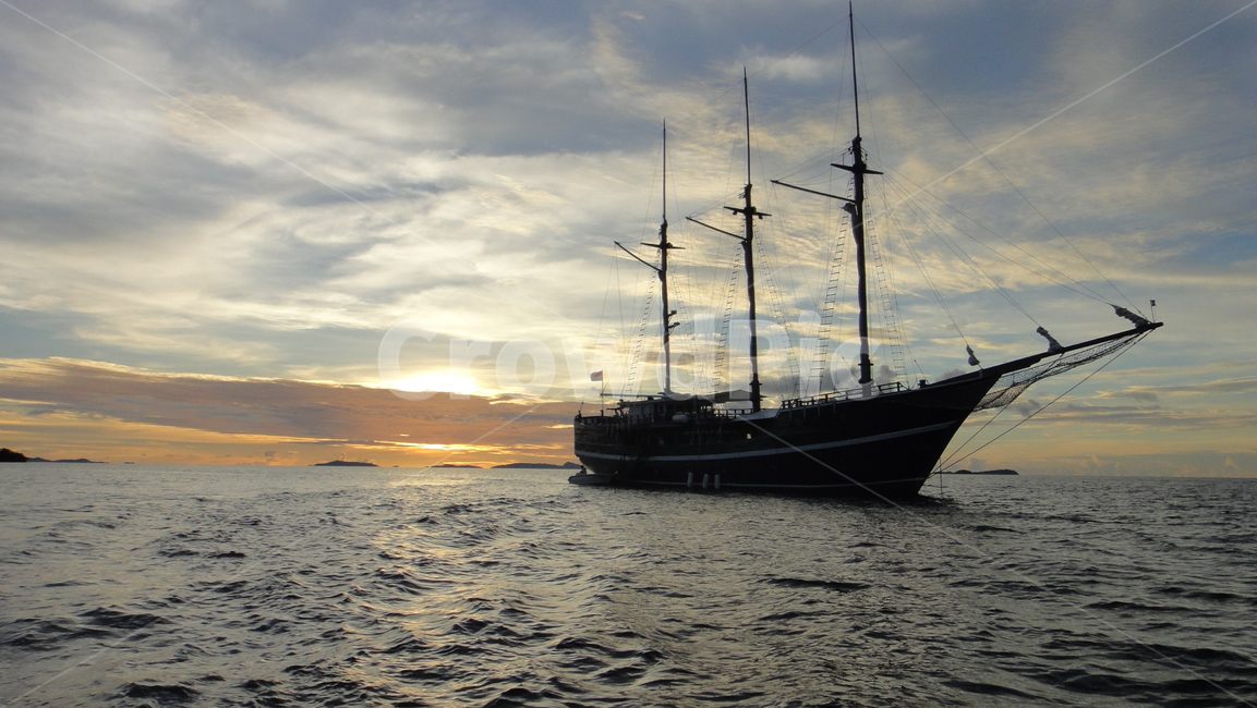 liveaboard,리브어보드,scubadiving,스쿠바다이빙,rajaampat,라자암팟,watercraft,선박,sailingship,돛단배,교통,교통수단,traffic,transportation