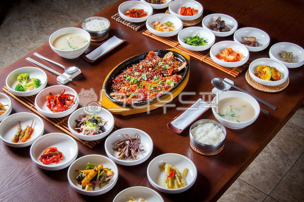 tray,Deodeok seasoning,Rattan,Seasoned crab sauce,green onion,bamboo stand,healthy food,Traditional food,nutritious food,delicacy,Herbs,Lotus root,bamboo,Seasoned grilled food,Deodeok set meal,home food,seasoning,traditional cuisine,table setting,plate,cr