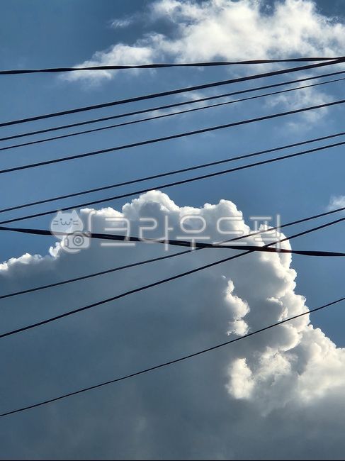 구름,전선,전봇대,복잡한마음,뭉게구름,하늘