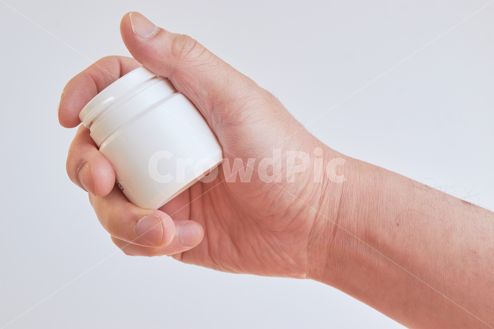 건강,흰색배경,약통,약,손,남자,팔,손가락,흰통,뚜껑,진통제,약국,진정제,사람,인물,인간,human,person,신체일부,몸,body,건강,헬스웨어,헬스케어,healthware,health care,의료,의학,병원,medical,hospital,clinic,누끼,remove background