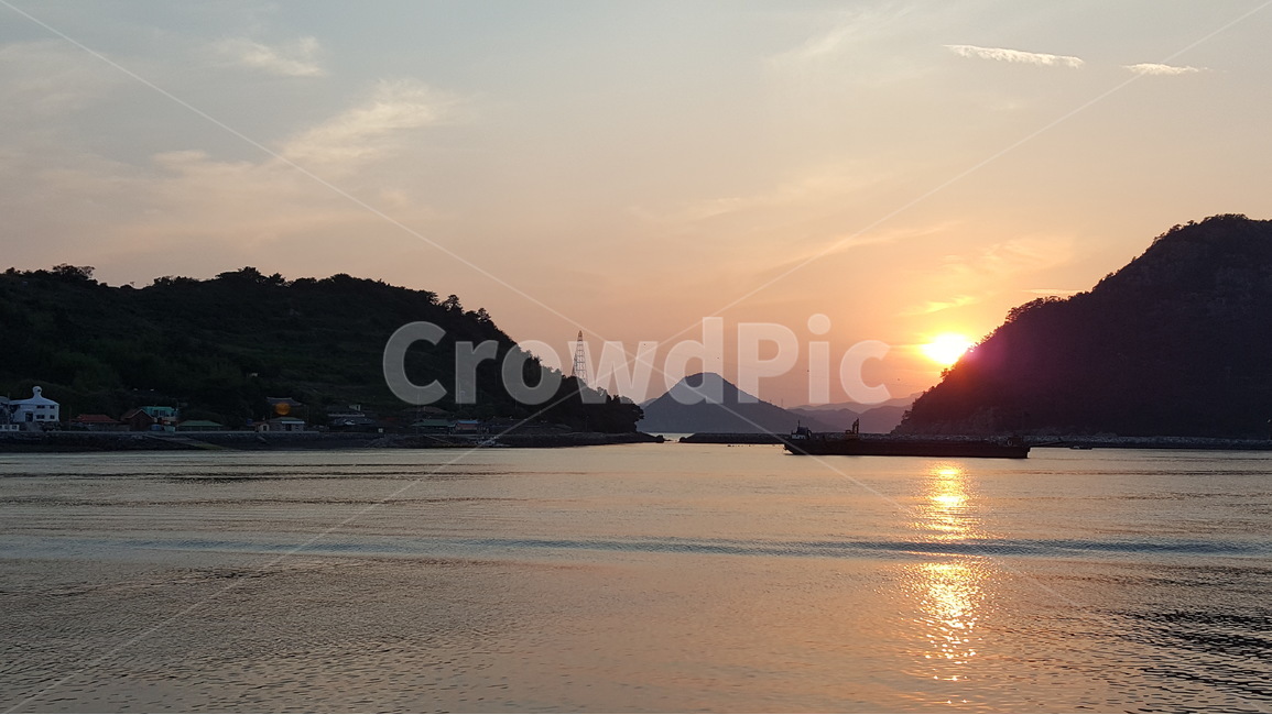 나로도항일몰,일몰,석양,바다,항구,해지는바다,저녁항구,자연,풍경,nature,landscape,outdoors,옥외,dusk,황혼,sunset,sky,하늘,dawn,새벽,red sky,붉은 하늘