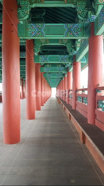 대들보,단청,문양,전통,경주,월정교,한국적인,목조건축물,초록,빨갈,목재,전통문양