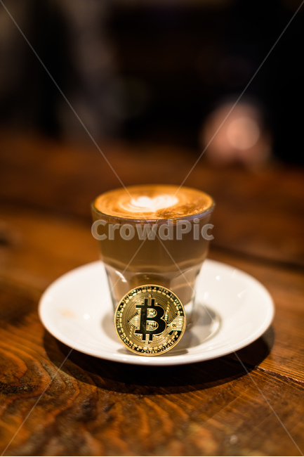 비트코인,암호화화폐,가상화폐,돈,커피,디저트,에스프레소,화폐,교환,기술,디지털,커피,카페,coffee,cafe,금융,돈,finance,banking,money,정보통신기술,전자기기,전자제품,it,information,technology,electronic equipment