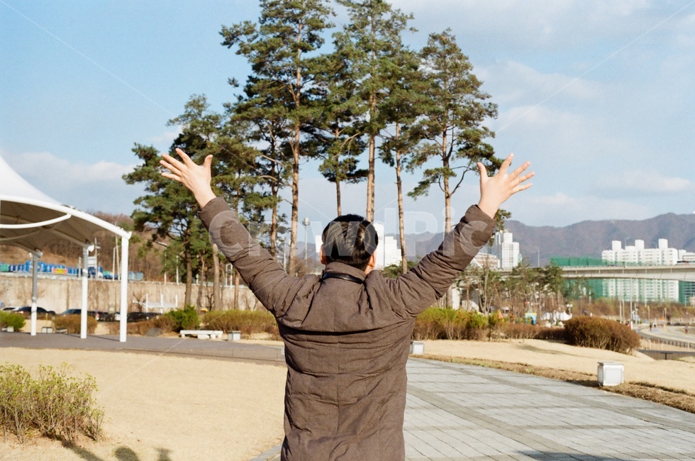 한강,겨울,남자,인물,뒷모습,만세,사람,인물,인간,human,person,남성,남자,man,male