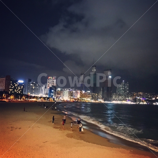 바다,부산,야경,여행,밤,하늘,풍경,해변,바다,beach,sea,야경,밤,풍경,nightscape,night,landscape,도시,city,한국도시풍경,한국도시경관,korea cityscape,사람들,대중,군중,other people,crowd,nature,자연,water,물,shoreline,해안선,outdoors,옥외,ocean,대양,building,건물,urban,어반,metropolis,중심지,시티,town