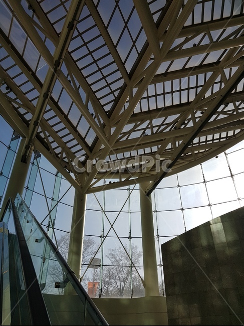 건물,건축물,쇼핑몰,아트리움,유리,유리구조물,구조물,유리천장,하늘,sky,architecture,glass,glasswall,철골구조,atrium,건축물,건물외관,exterior,building,structure,architecture,construction