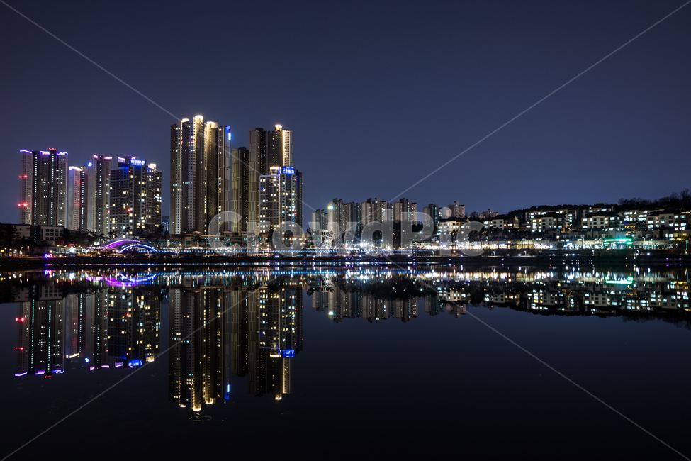 수원,광교,호수공원,야경,빌딩,도시,밤,풍경,호수,city,nightview,building,skyscraper,대칭,urban,town,시티,metropolis,officebuilding,야경,밤,풍경,nightscape,night,landscape,도시,city,한국도시풍경,한국도시경관,korea cityscape