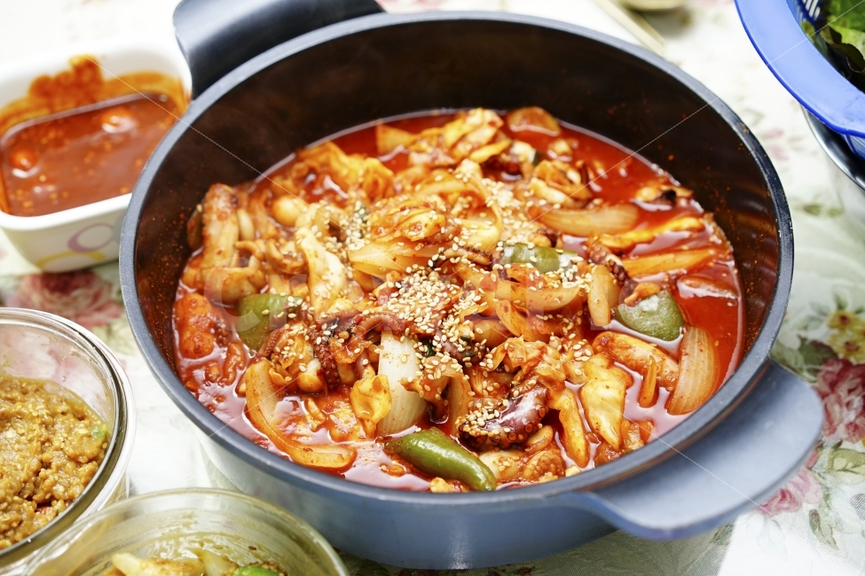 된장,낙지,낙지볶음,볶음요리,매콤,매운맛,술안주,안주,집밥,식사,식탁,저녁,저녁메뉴,매콤한맛,먹방,음식,음식,식재료,요리,food,cook,meal,dishes,food reserves,한식,한국음식,한국요리,korean food,korean dishes,korean meal,korean cook