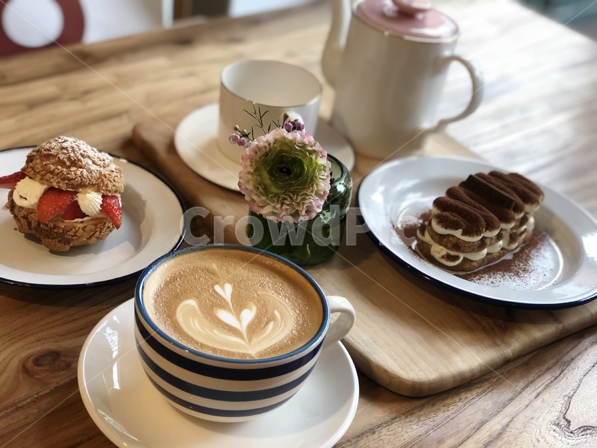 pottery,cup,dessert,cafe,도기류,컵,커피컵,받침접시,디저트,간식,후식,dessert,snack,커피,카페,coffee,cafe
