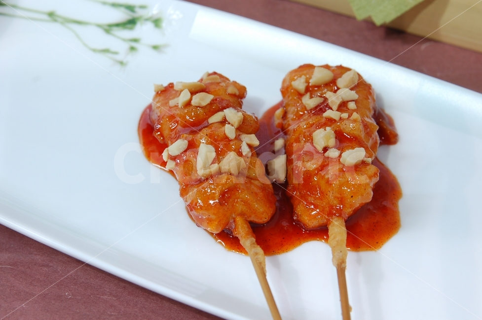 닭꼬치,꼬치,음식,간식,땅콩,접시,요리,소스,먹거리,길거리음식,음식,식재료,요리,food,cook,meal,dishes,food reserves,육류,고기,meat,디저트,간식,후식,dessert,snack
