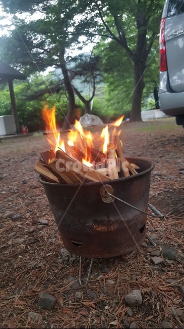 모닥불,캠프,캠핑,캠프파이어,여행,불,fire,밤,휴가,숯불,숯,불꽃,난로,열,장작불,활활타오는불,야경