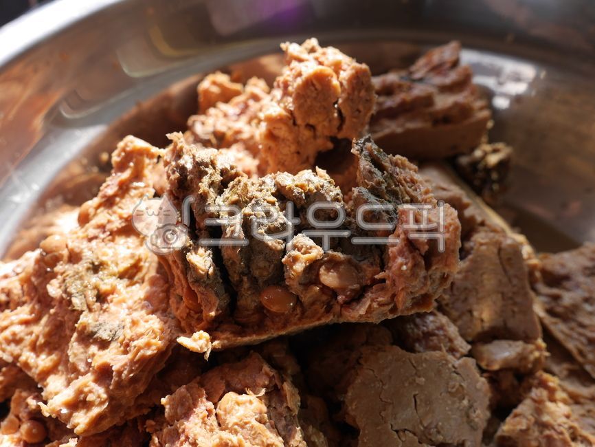 Rural,Korean cuisine,koreanmeal,Meju,Korean,soybean paste,fermented food,food,meju,korea,traditional,folklore,native,culture,ingredients,fermentation,traditional food,bean,Kongmeju,koreanfood