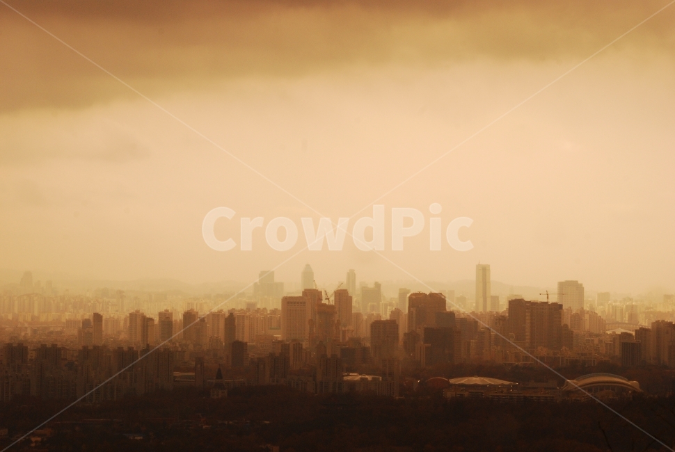 미세먼지,황사,스모그,매연,대기오염,날씨,기후,배기가스,안개,연무,뿌옇다,흐린,도시,서울,공기,중심가,이슈,경보,smoke,foggy,우울한,탁한,기상,마스크,주의보,대도시,city,메트로폴리탄,공기청정,fog,dust,haze,오염,공기청정기,환경,environment,air,atmosphere,도시,풍경,city,landscape,한국도시풍경,한국도시경관,korea cityscape,nature,자연