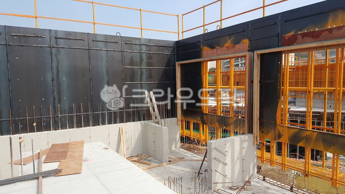 갱폼셋팅,아파트,건설현장,건축,골조공사,철근콘크리트,건설,외부발판,안전고리