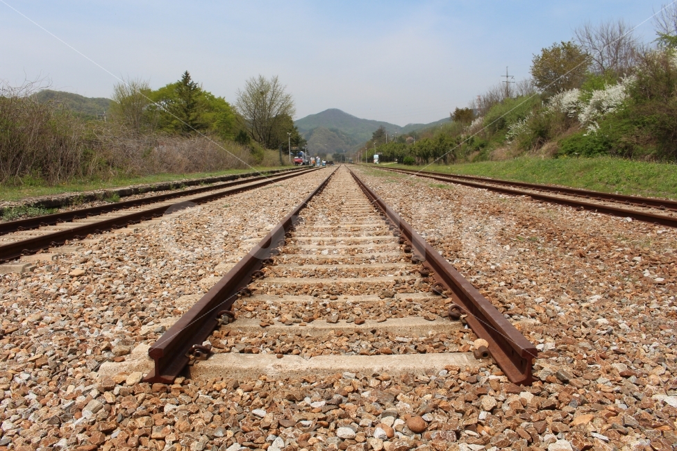 양평,구둔역,철길,길,레일,교통,교통수단,traffic,transportation,rail,train track,기찻길,railway,철도,dirt road,흙길,gravel,자갈,road,도로