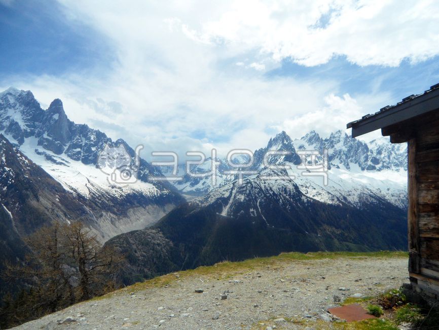 mountainrange,naturallandscape,foreigncountry,winter,chamonix,foreign scenery,foreignlandscape,Chamonix,foreign country,overseas,Mont Blanc,mountain,overseas scenery,mountainouslandforms,montblanc,france,France,glacier,mountainous terrain,sky,nature,tree,