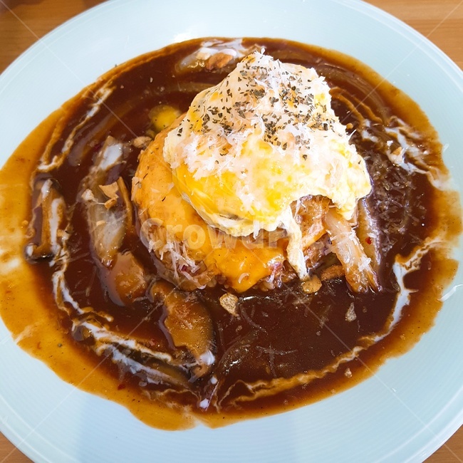스테이크,스테이크덮밥,함박스테이크,음식,food,맛집,계란,경양식