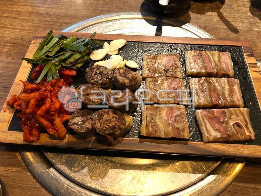 편육,요리,육류,고기,돼지고기,슬라이스,음식,식재료,쫄깃쫄깃한,한식,한국음식,koreandishes,koreanfood,한국요리,koreancook