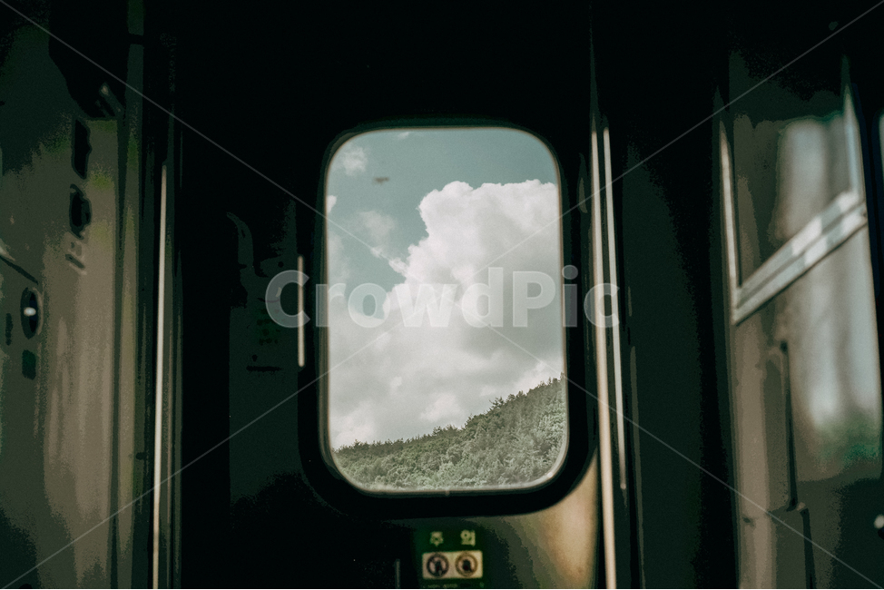 기차,구름,하늘,창문,실내,train,cloud,sky,window,indoor,감성,sensible,feeling,교통,교통수단,traffic,transportation