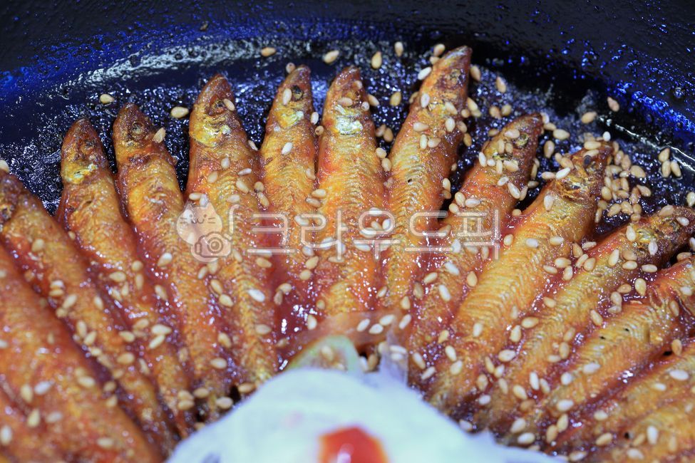Dori Bang Bang,fish,icefish,fish,local food,piranha,side dish,seafood,fish,freshwater fish,food,sesame,restaurant,frying pan,meal,food,ingredients,cooking,Korean food,food,cook,meal,seasoning,dori bang bang,doli bang bang