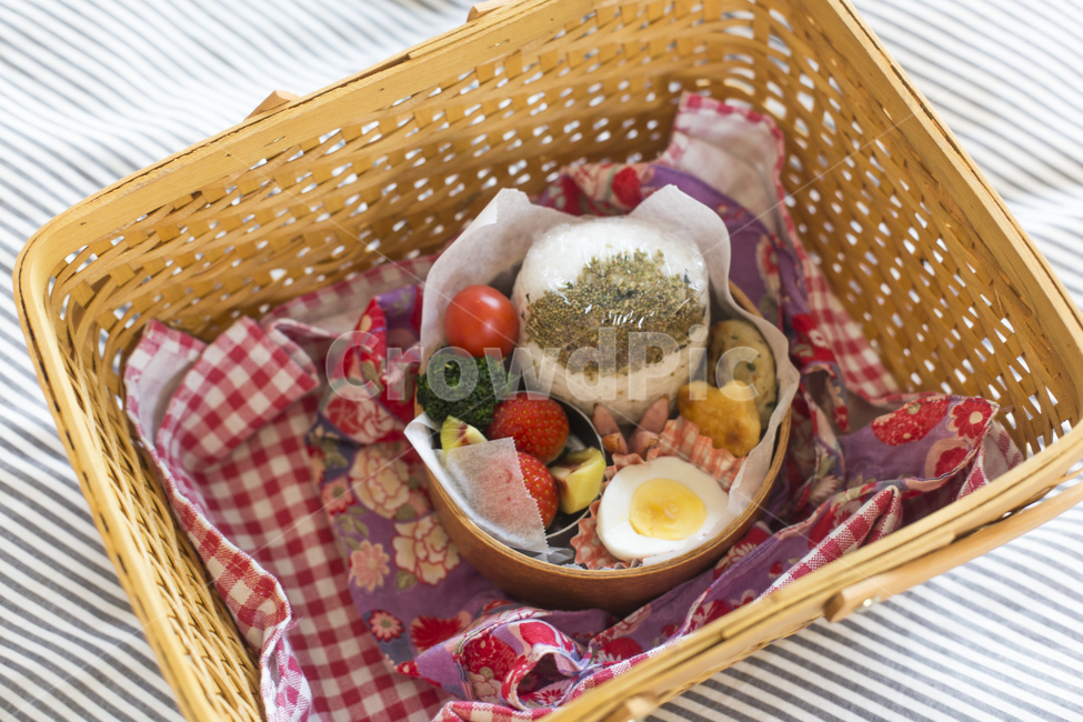 rice balls,bamboo,basket,bento,egg,fruit,Onigiri,lunch box,sausage