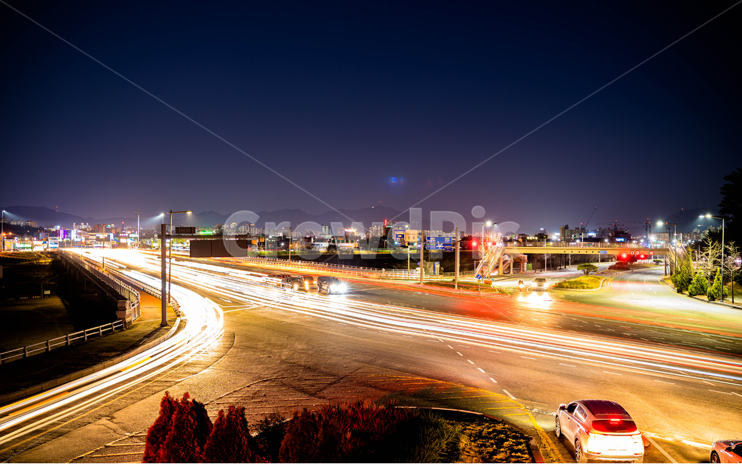 road,도로,freeway,고속도로,고속도로,highway,교차로,불빛,자동차라이트,빛,풍경,night,저녁,밤,도시,돋심,도심,뷰,라이트