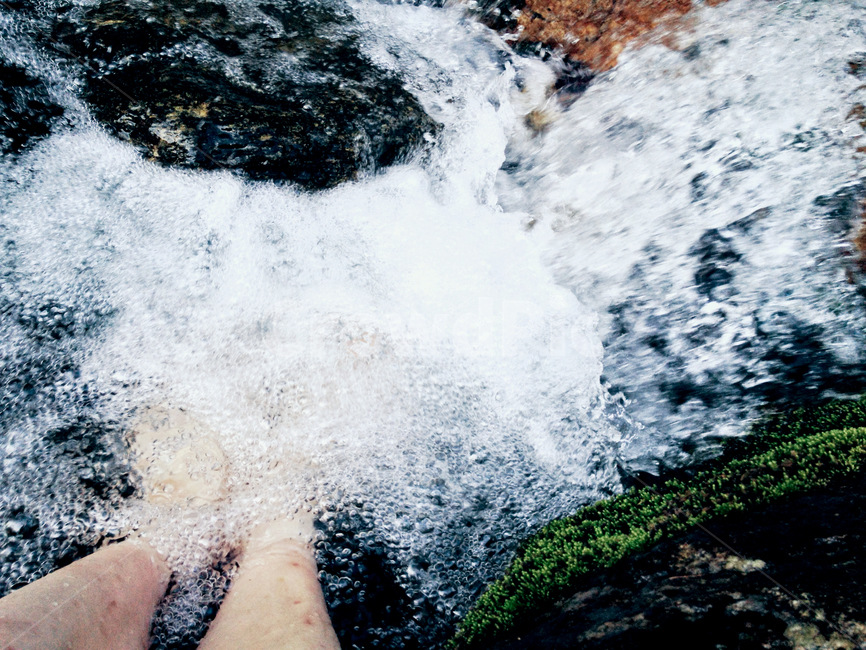 물,다리,발,발담금,개울,water,leg,foot,brook,smallstream,사람,인물,인간,human,person,신체일부,몸,body