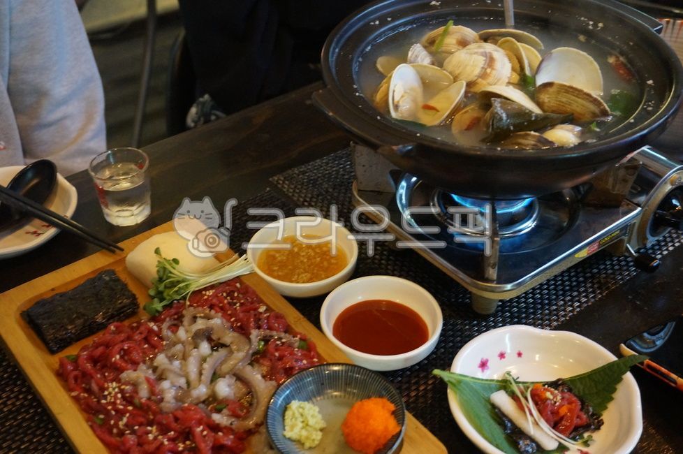 육회,낙지탕탕이,대합탕,조개탕,대합,조개,술안주,술,소고기,생고기