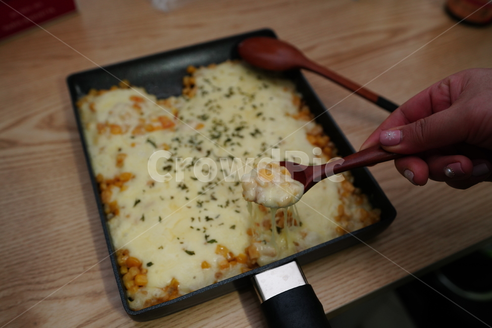 간식,콘치즈,음식,food,cheese,corn,옥수수,치즈,안주,먹거리,프라이팬,음식,식재료,요리,food,cook,meal,dishes,food reserves