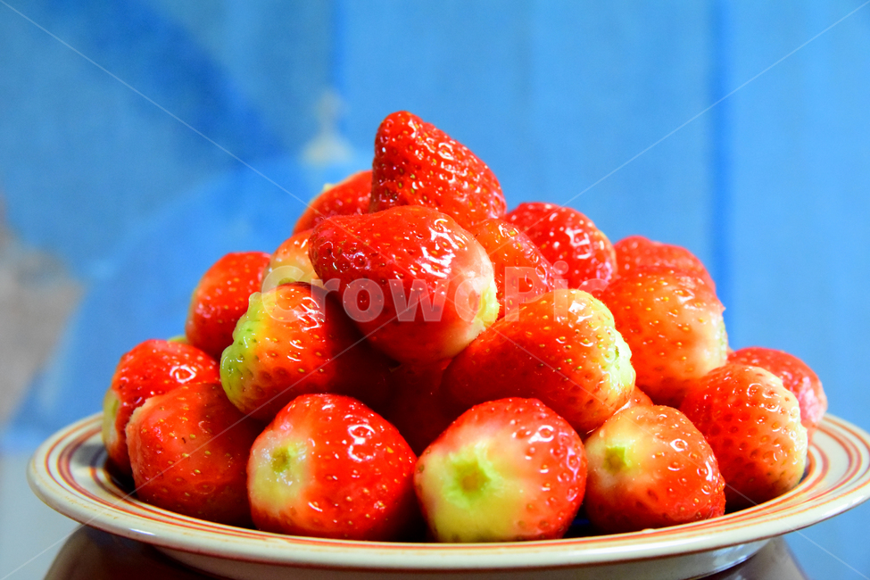딸기,후식,음식,과일,식재료,접시,열매,빨강색,dessert,fruits,strawberry,음식,식재료,요리,food,cook,meal,dishes,food reserves,과일,열매,fruit,채소,야채,vegetables