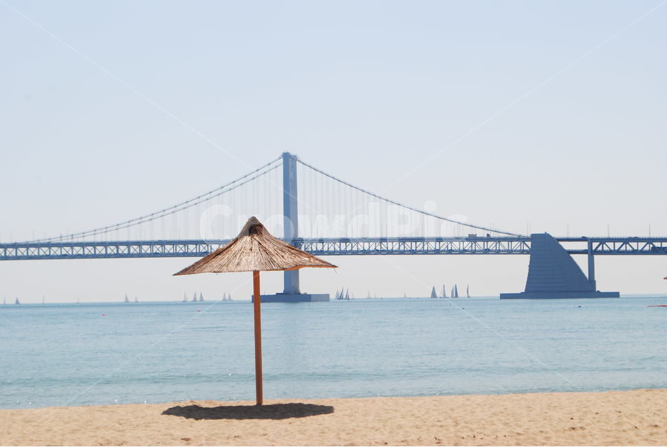 하늘,바다,sunlight,바다햇빛,파라솔,다리,ocean,모래사장,해변,바다,beach,sea