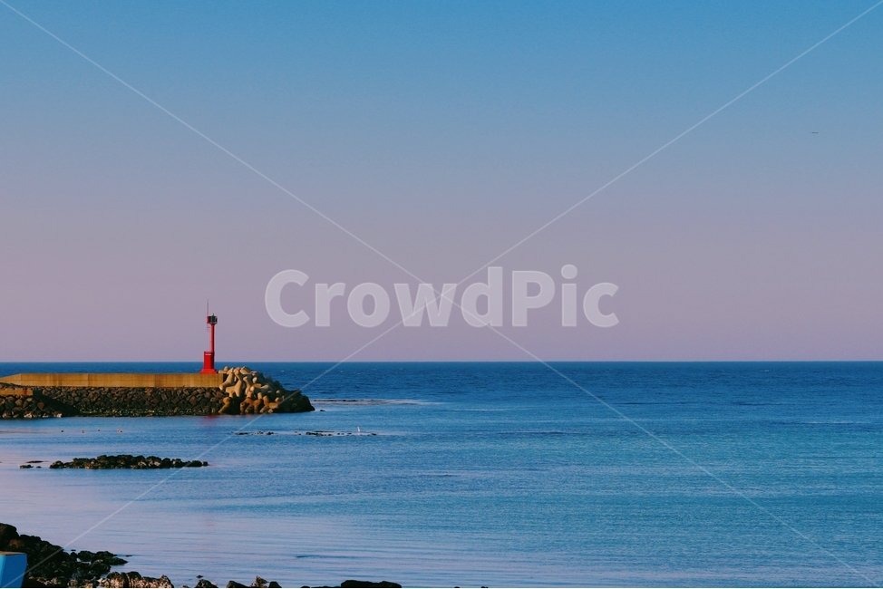 해변,바다,하늘,제주도,등대,등대,lighthouse,제주도,jeju,jeju island,outdoors,옥외,land,땅,nature,자연,architecture,건축물,building,건물,tower,탑,shoreline,해안선,water,물,ocean,대양,sea