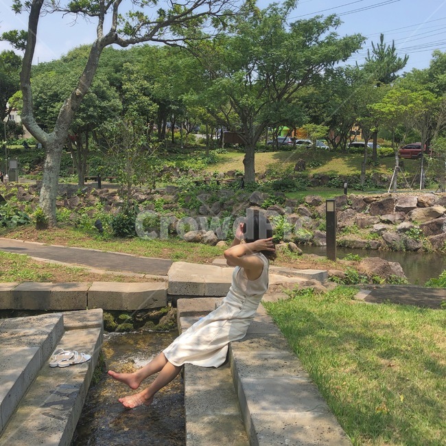자연,제주,제주도민,인물,여자,여인,물놀이,계곡,풍경,여름,계절,summer,season,사람,인물,인간,human,person,여성,여자,woman,female,lady