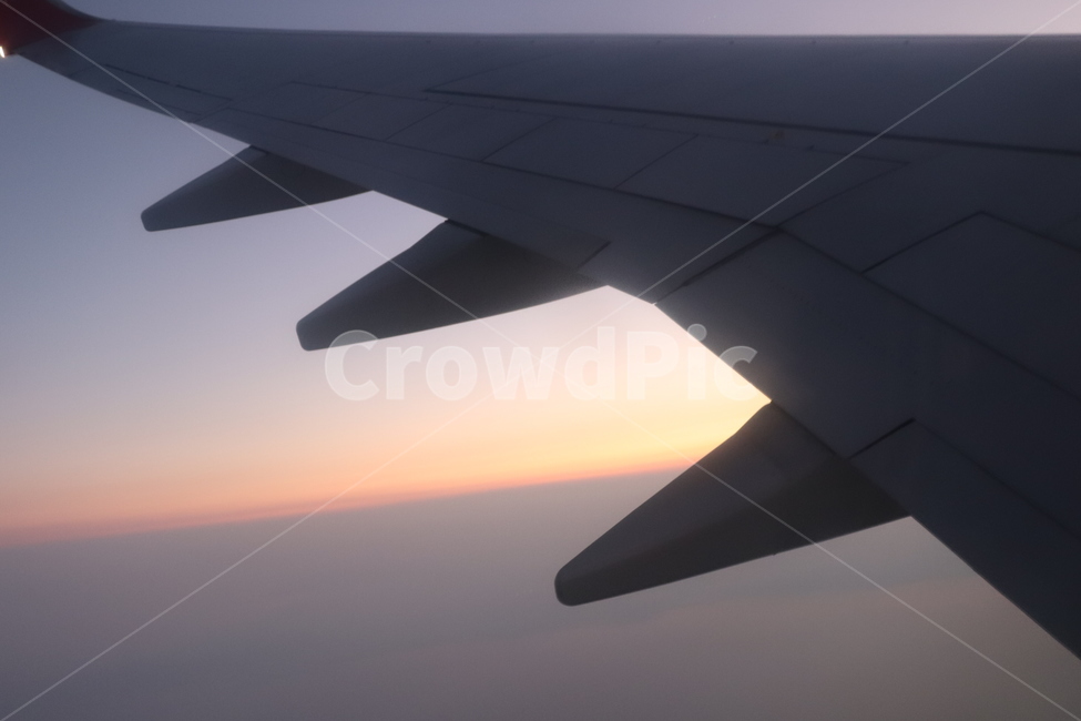 비행기,노을,하늘,구름,상공,창문,창가,여행,휴가,traveling,vacation,trip