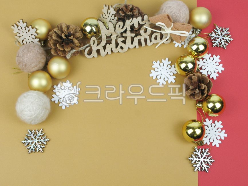 솔방울소품,감성성탄,성탄절,크리스마스,기념일,merrychristmas,object,celebration,크리스마스트리,눈,감성,snow,눈결정체,겨울,congratulation,크리스마스사진공모전,메리크리스마스,성탄절,merry christmas