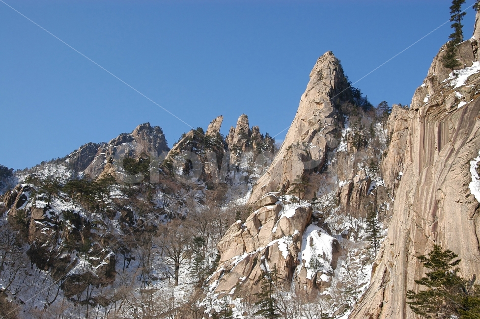 설악산,겨울,눈,설경,산,국립공원,풍경,겨울풍경,골짜기,겨울이미지,설원,설산,겨울산,바위,바위산,자연,풍경,nature,landscape,겨울,계절,winter,season,outdoors,옥외,mountain,mountain range,산맥