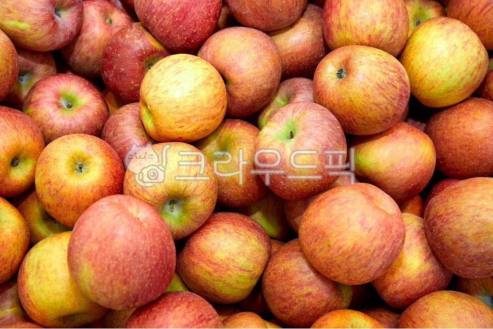 food ingredient,commodity,fruit,display product,agriculture,apple,agricultural,season,ingredients,cooking ingredient,displaygoods,product,ingredient,display,display stand,food,dessert,healthy,plant,fresh,crop