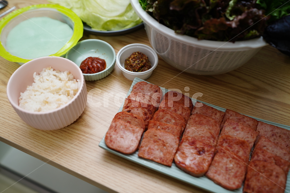 쌈,야채,채소,반찬,햄,소시지,구이,집밥,먹거리,요리,음식,밥,먹방,푸드,쌈장,술안주,접시,음식,식재료,요리,food,cook,meal,dishes,food reserves