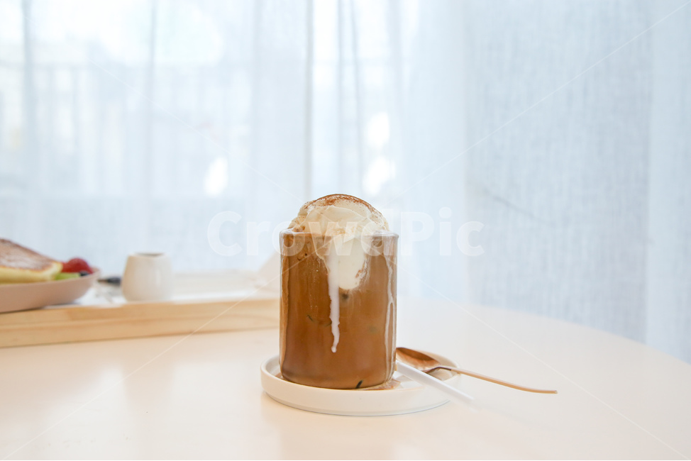 음료,pottery,도기류,saucer,받침접시,coffeecup,커피컵,cup,컵,커피,카페,coffee,cafe
