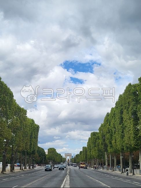 sky,fly,nature,Champs Elysees,road name,cityscape,Arc de Triomphe