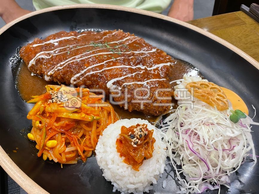 food,음식,돈까스,매운돈까스,쫄면