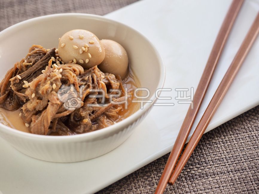 소고기,소고기장조림,장조림,한식,아시아음식,한국음식,밑반찬,간장조림,반찬,단백질,소고기간장조림,쇠고기,음식,저녁식사,고기,소스,간장,배경,식사,요리,소고기요리,beefstew,jangjorim,asianfood,koreanfood,sidedish,protein,beefsoysauce,beef,food,dinner,meat,sauce,soysauce,background,meal,cooking,beefdish,메추리알,quaileggs
